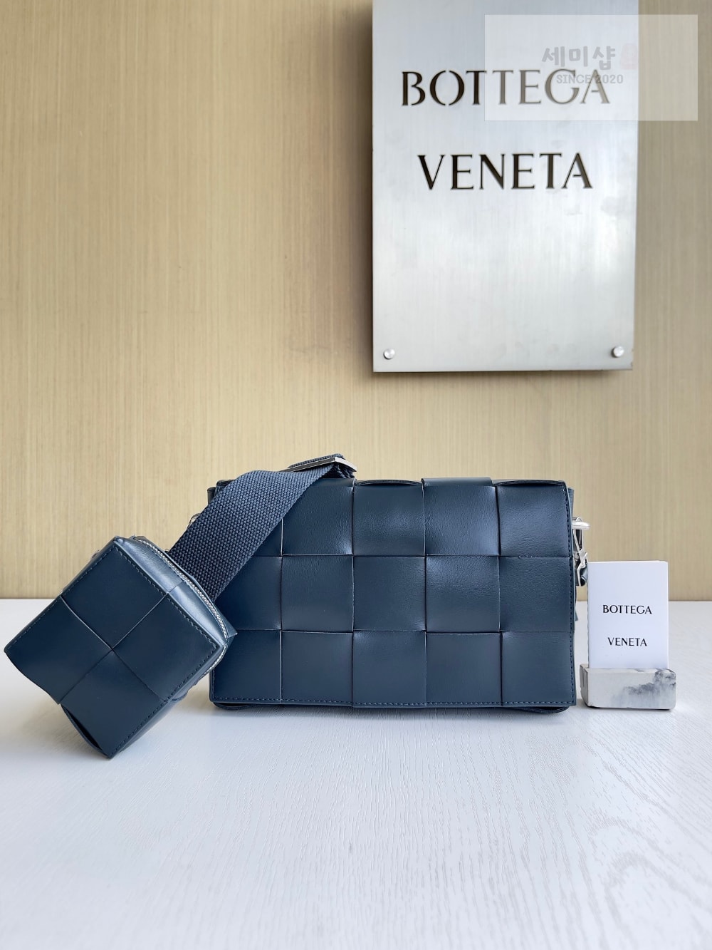 Bottega Veneta Bottega Veneta Cassette With Versatile Strap Bag 1번 이미지