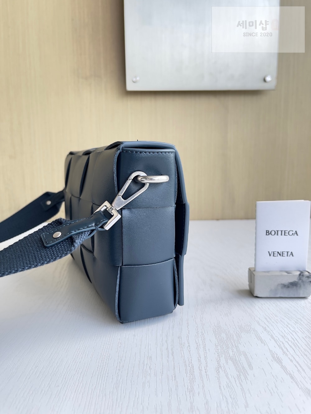 Bottega Veneta Bottega Veneta Cassette With Versatile Strap Bag 2번 이미지