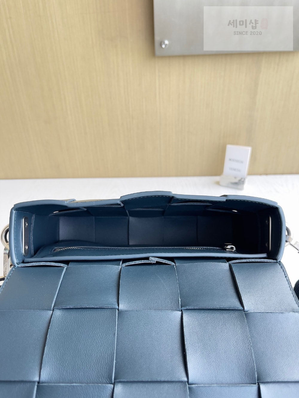 Bottega Veneta Bottega Veneta Cassette With Versatile Strap Bag 7번 이미지