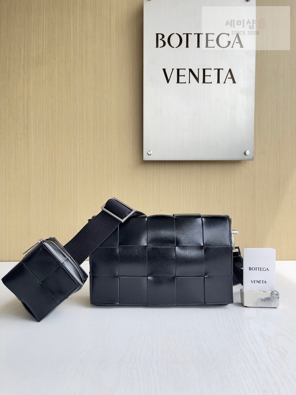 Bottega Veneta Bottega Veneta Cassette With Versatile Strap Bag 1번 이미지