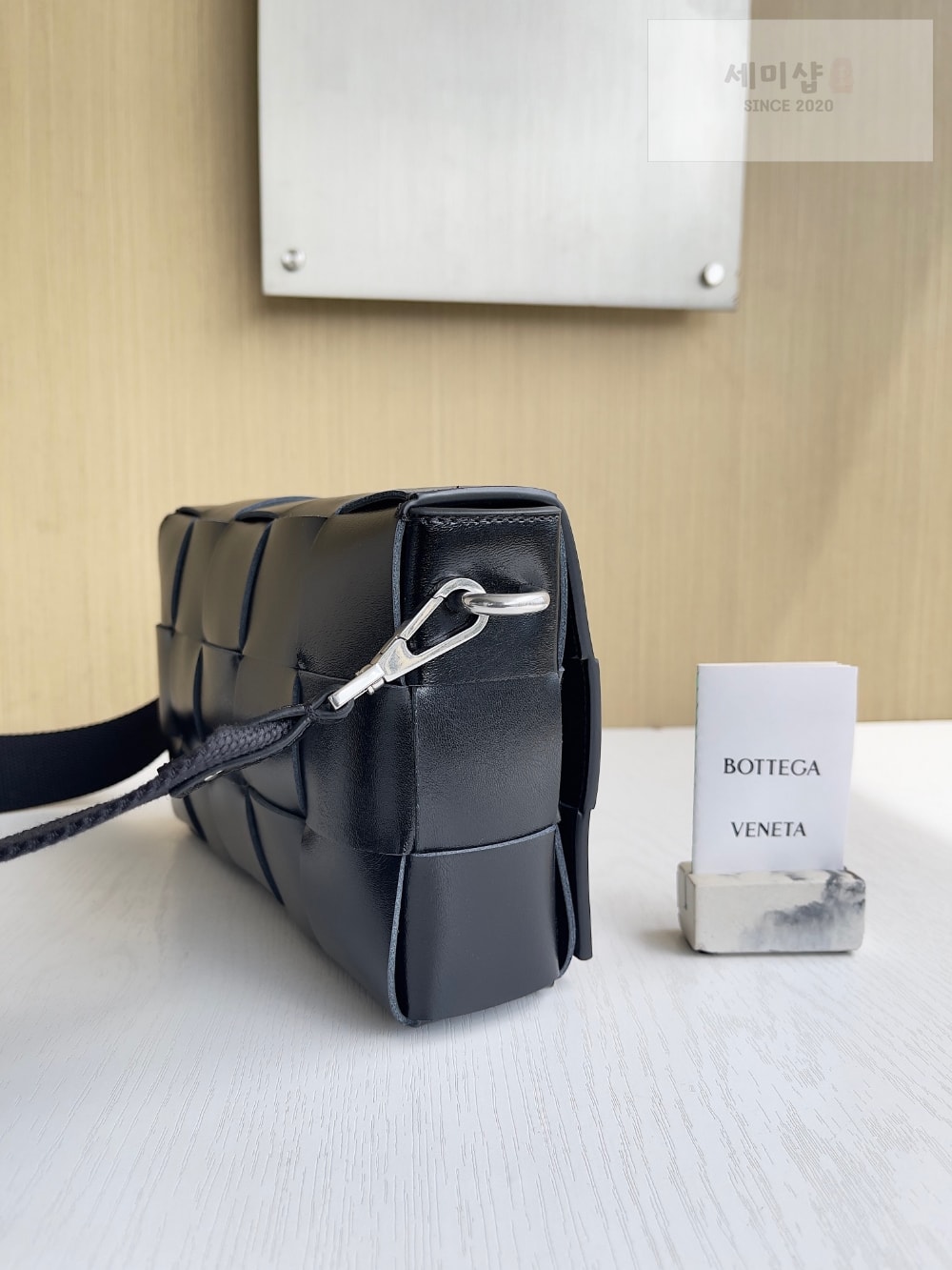 Bottega Veneta Bottega Veneta Cassette With Versatile Strap Bag 2번 이미지