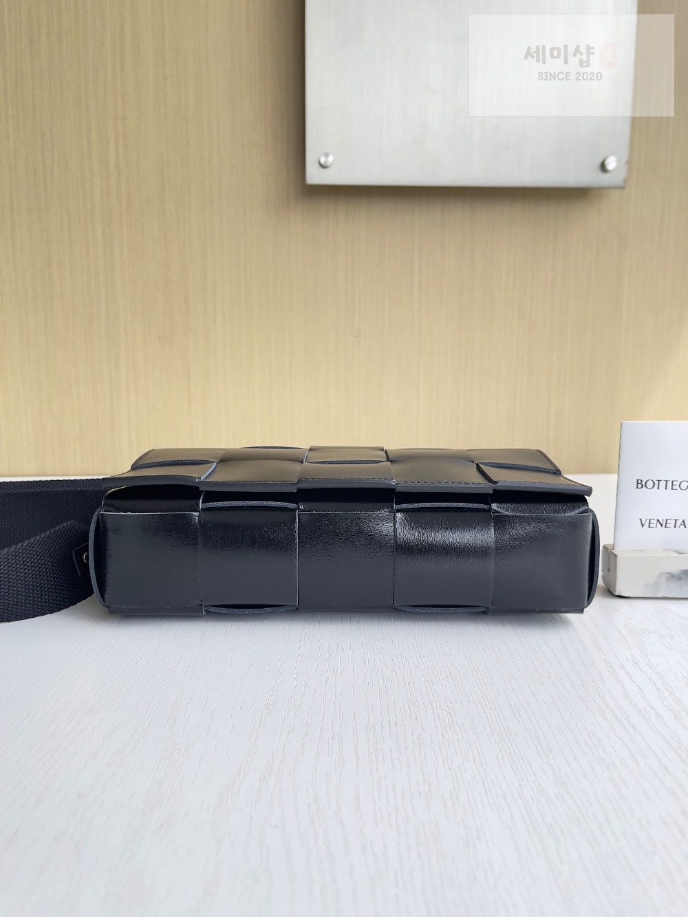 Bottega Veneta Bottega Veneta Cassette With Versatile Strap Bag 3번 이미지