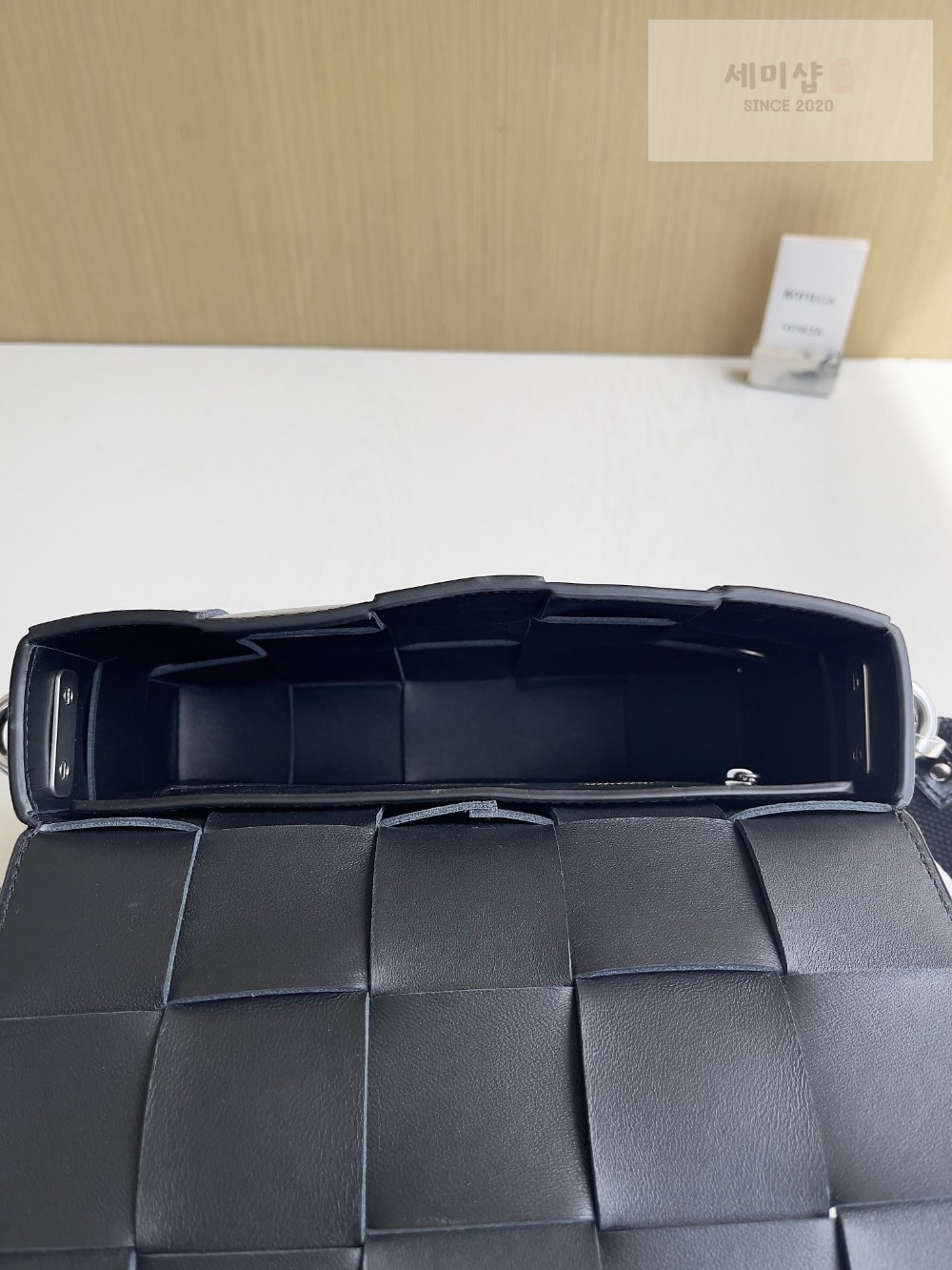 Bottega Veneta Bottega Veneta Cassette With Versatile Strap Bag 9번 이미지