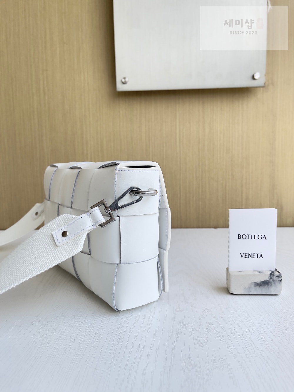 Bottega Veneta Bottega Veneta Cassette With Versatile Strap Bag 1번 이미지