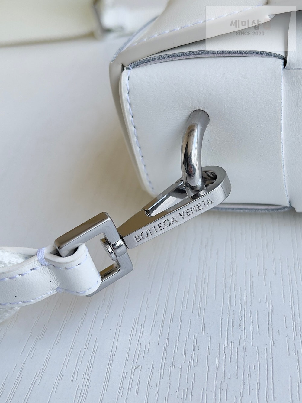 Bottega Veneta Bottega Veneta Cassette With Versatile Strap Bag 3번 이미지