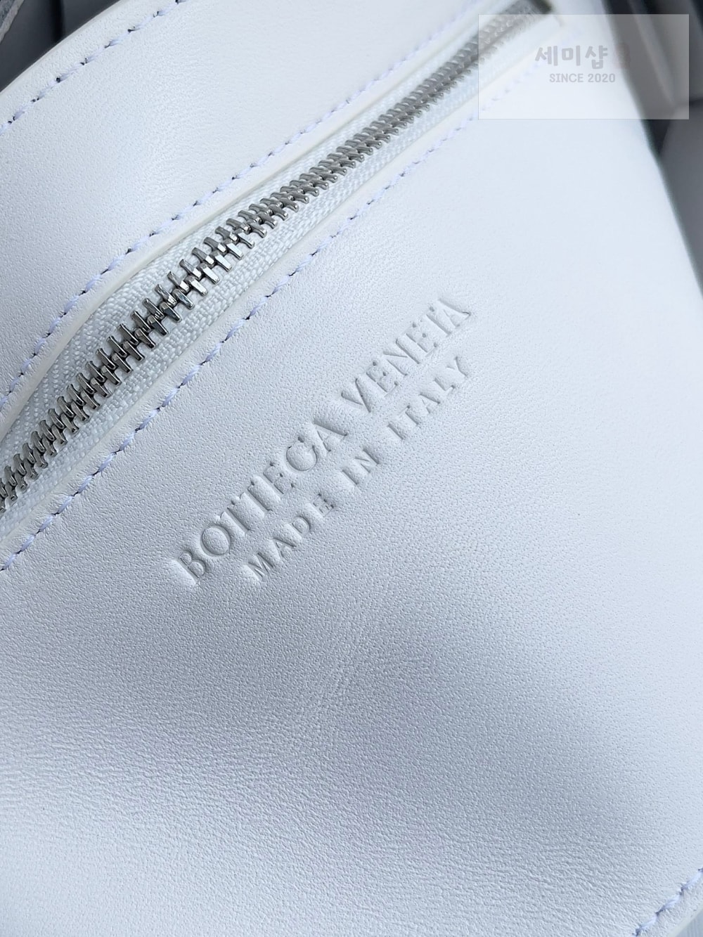 Bottega Veneta Bottega Veneta Cassette With Versatile Strap Bag 6번 이미지