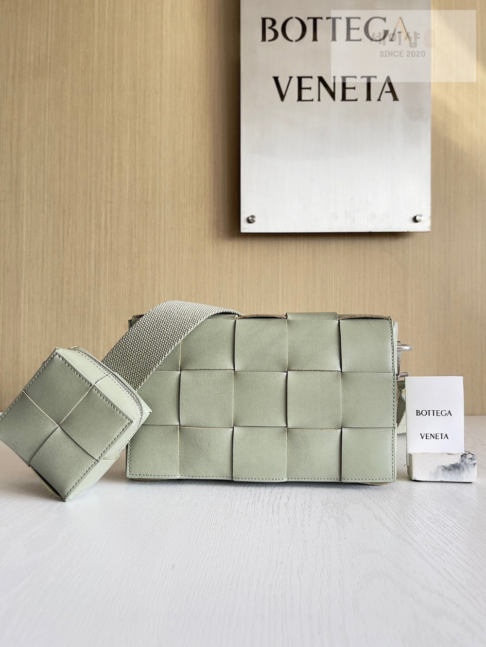 Bottega Veneta Bottega Veneta Cassette With Versatile Strap Bag 1번 이미지