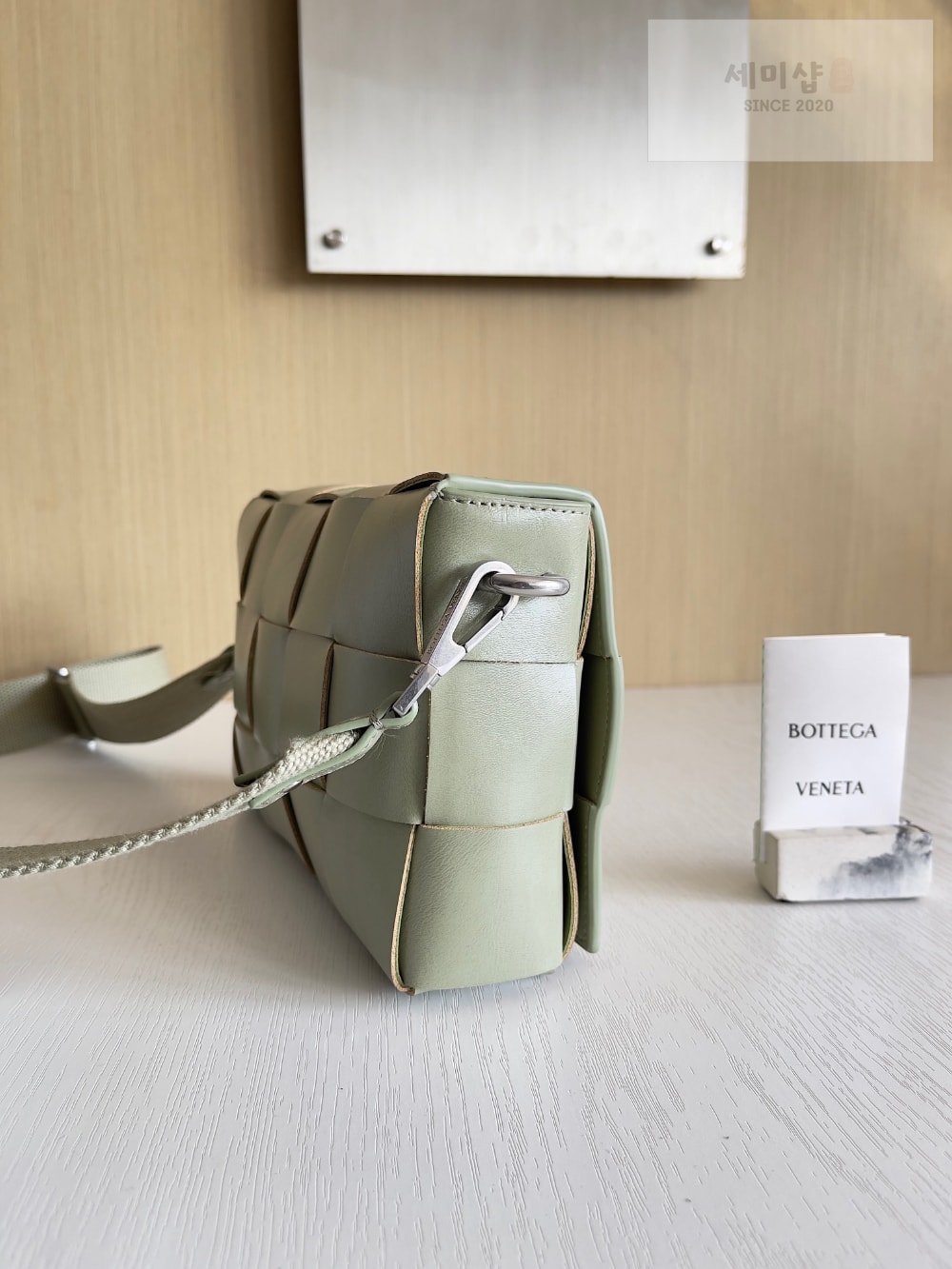 Bottega Veneta Bottega Veneta Cassette With Versatile Strap Bag 2번 이미지