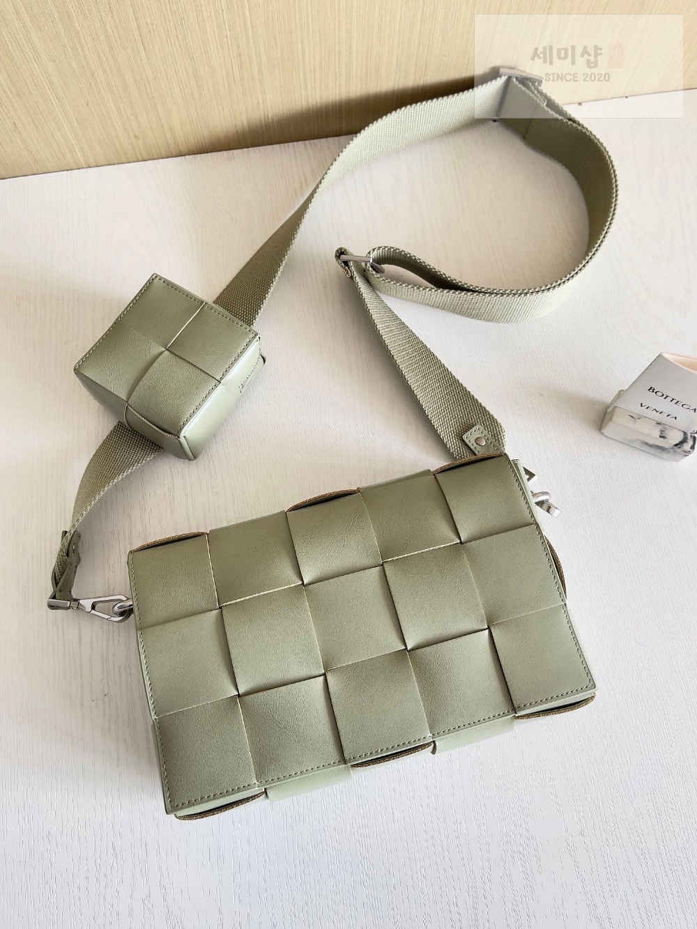 Bottega Veneta Bottega Veneta Cassette With Versatile Strap Bag 8번 이미지