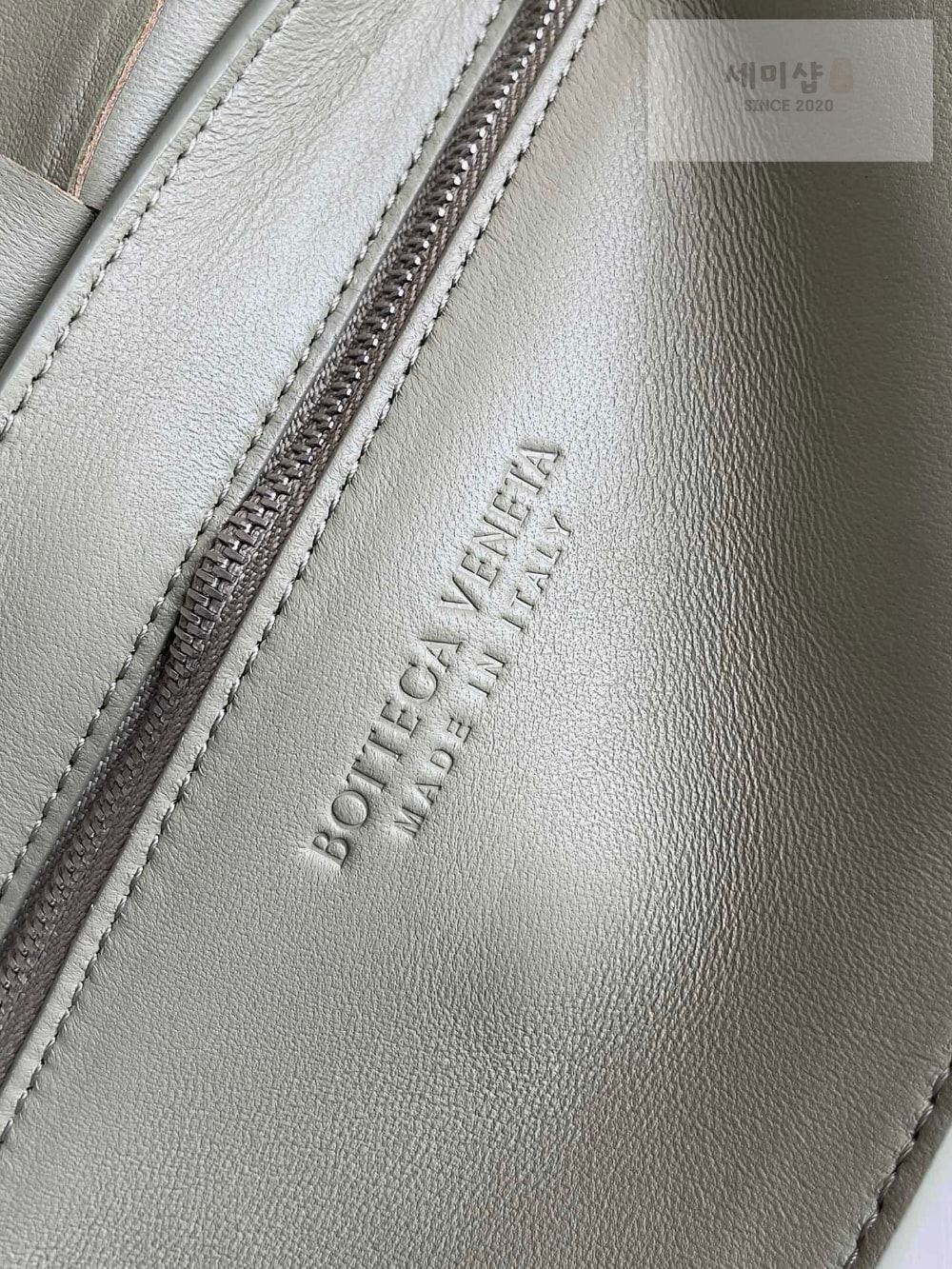 Bottega Veneta Bottega Veneta Cassette With Versatile Strap Bag 6번 이미지