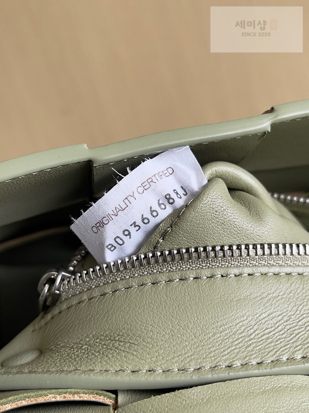 Bottega Veneta Bottega Veneta Cassette With Versatile Strap Bag 7번 이미지