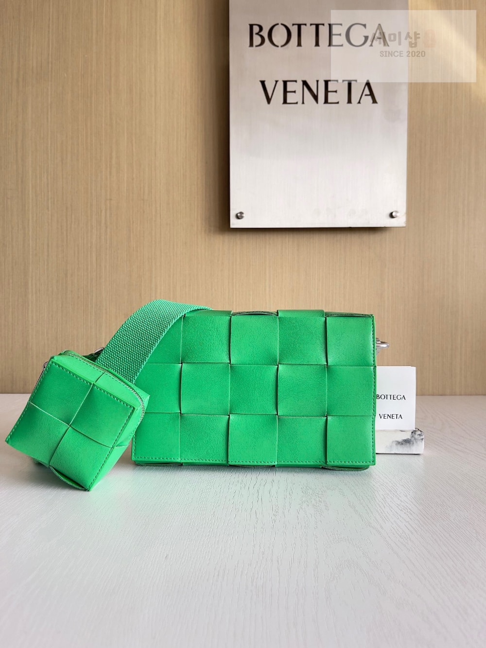 Bottega Veneta Bottega Veneta Cassette With Versatile Strap Bag 1번 이미지