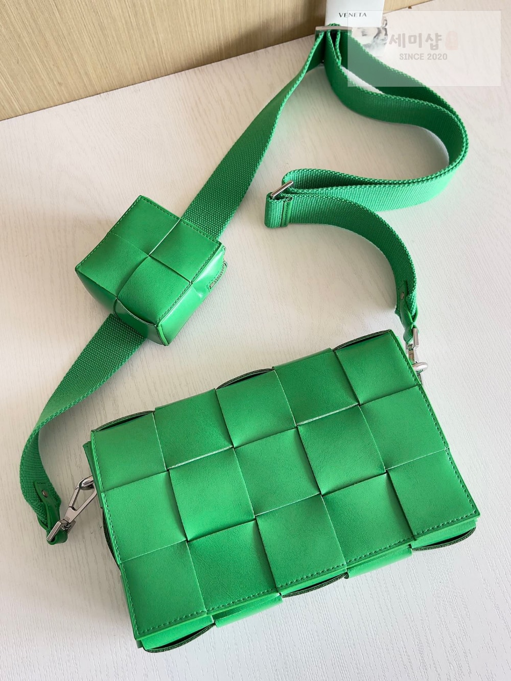 Bottega Veneta Bottega Veneta Cassette With Versatile Strap Bag 9번 이미지