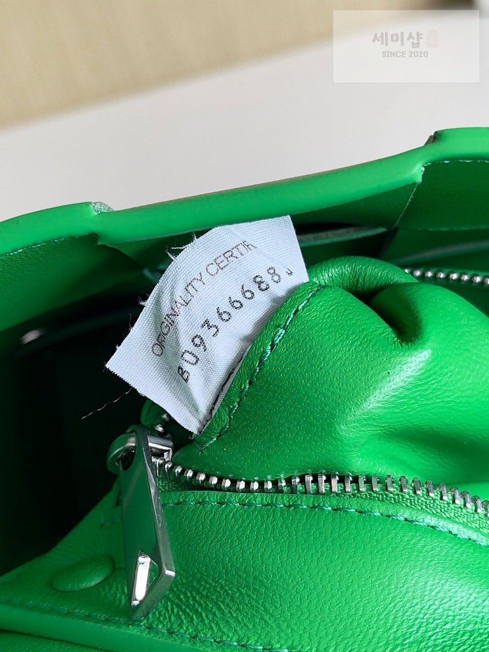 Bottega Veneta Bottega Veneta Cassette With Versatile Strap Bag 8번 이미지