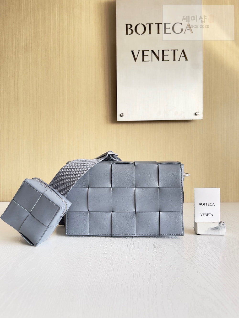 Bottega Veneta Bottega Veneta Cassette With Versatile Strap Bag 1번 이미지