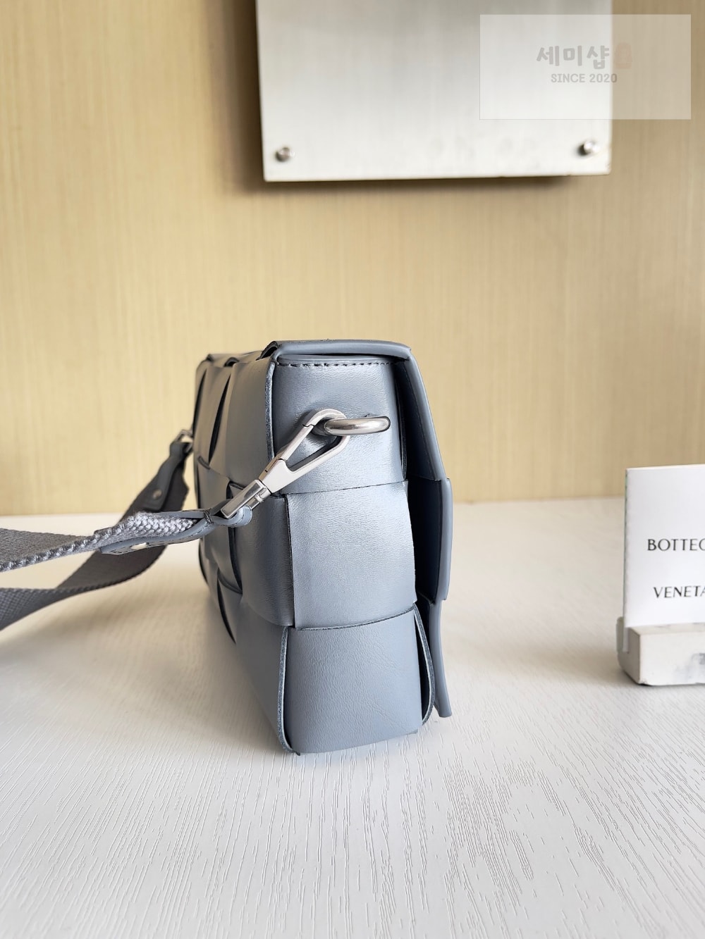 Bottega Veneta Bottega Veneta Cassette With Versatile Strap Bag 2번 이미지