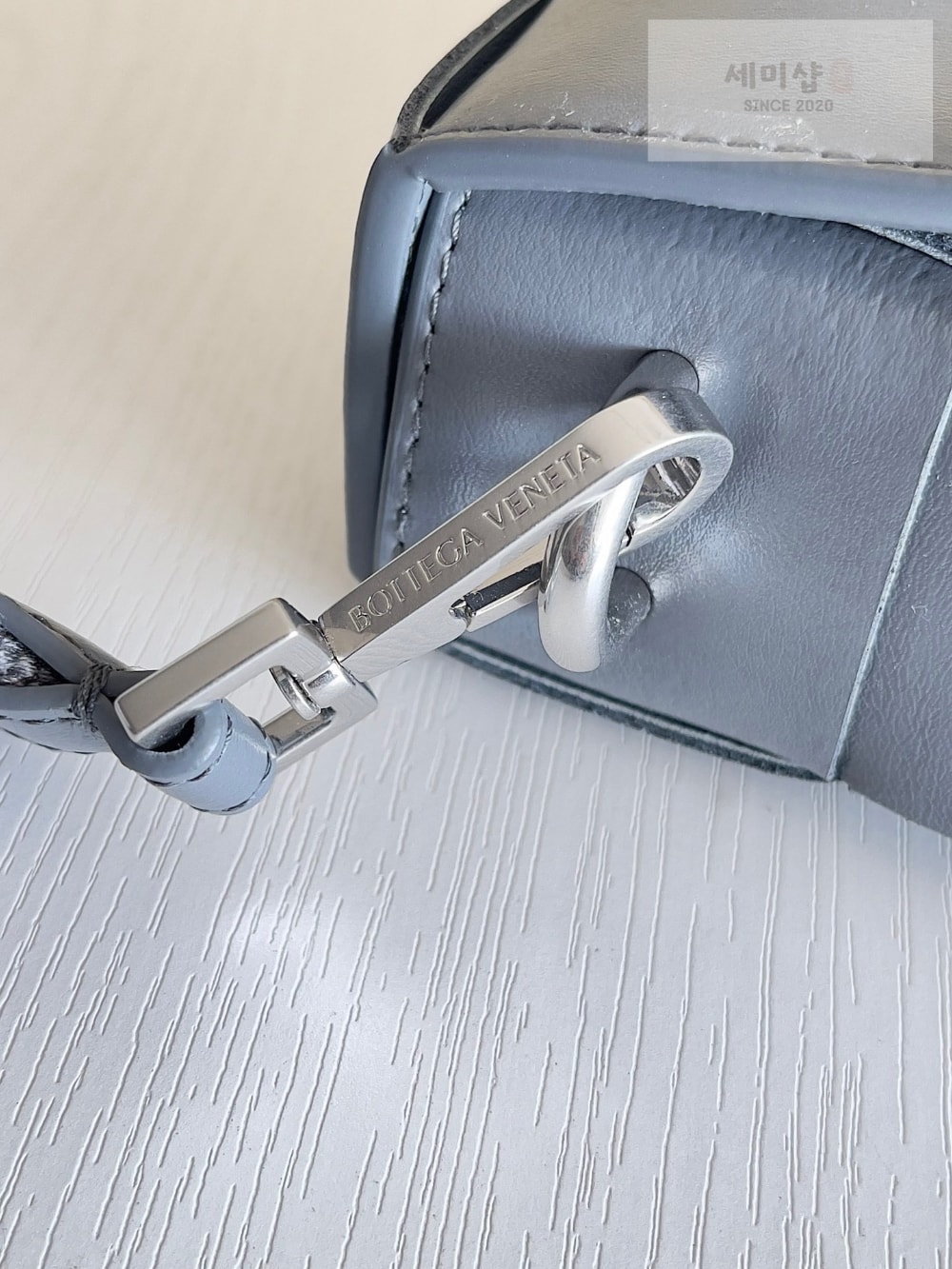 Bottega Veneta Bottega Veneta Cassette With Versatile Strap Bag 4번 이미지