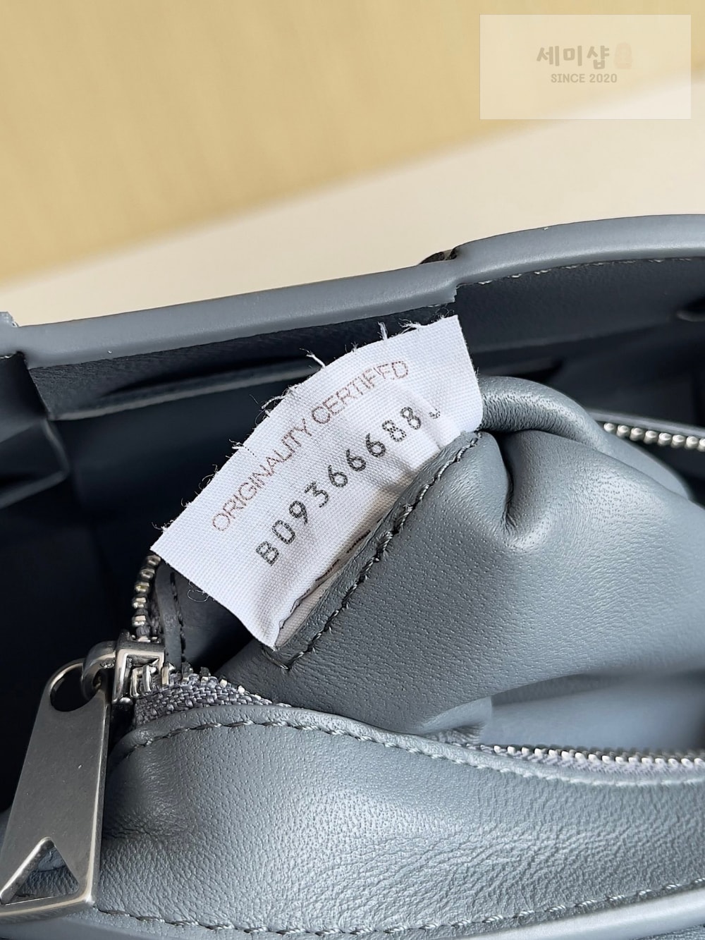 Bottega Veneta Bottega Veneta Cassette With Versatile Strap Bag 7번 이미지