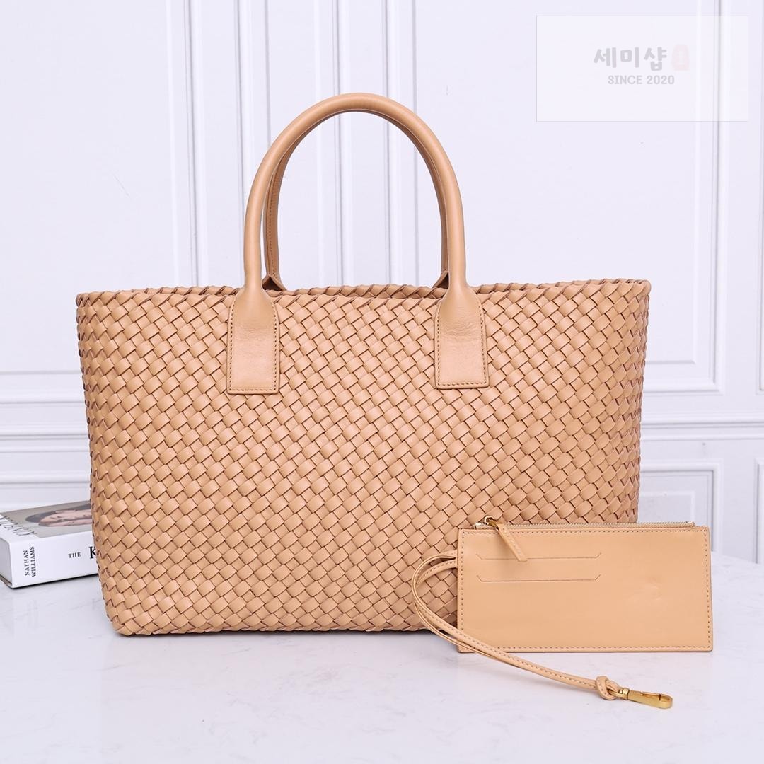 Bottega Veneta Bottega Veneta Cava Medium Bag 1번 이미지