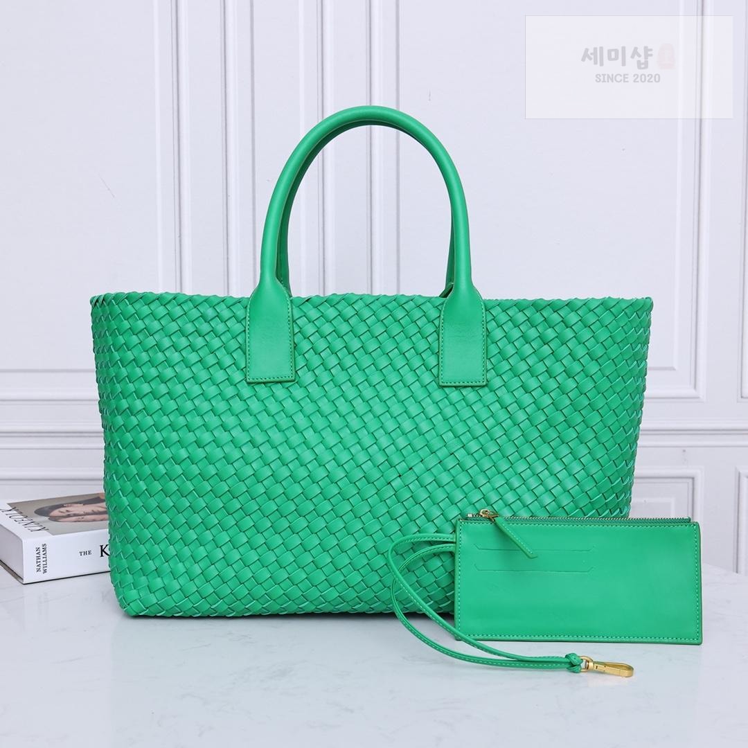 Bottega Veneta Bottega Veneta Cava Medium Bag 58번 이미지