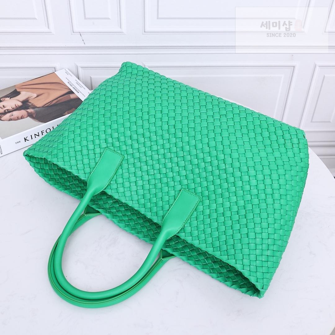 Bottega Veneta Bottega Veneta Cava Medium Bag 8번 이미지