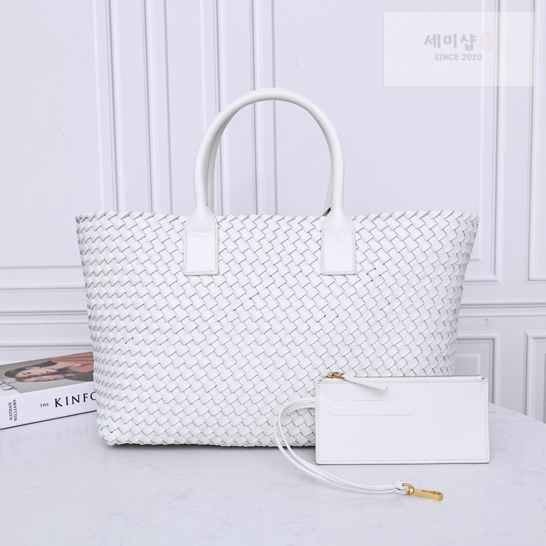 Bottega Veneta Bottega Veneta Cava Medium Bag 11번 이미지
