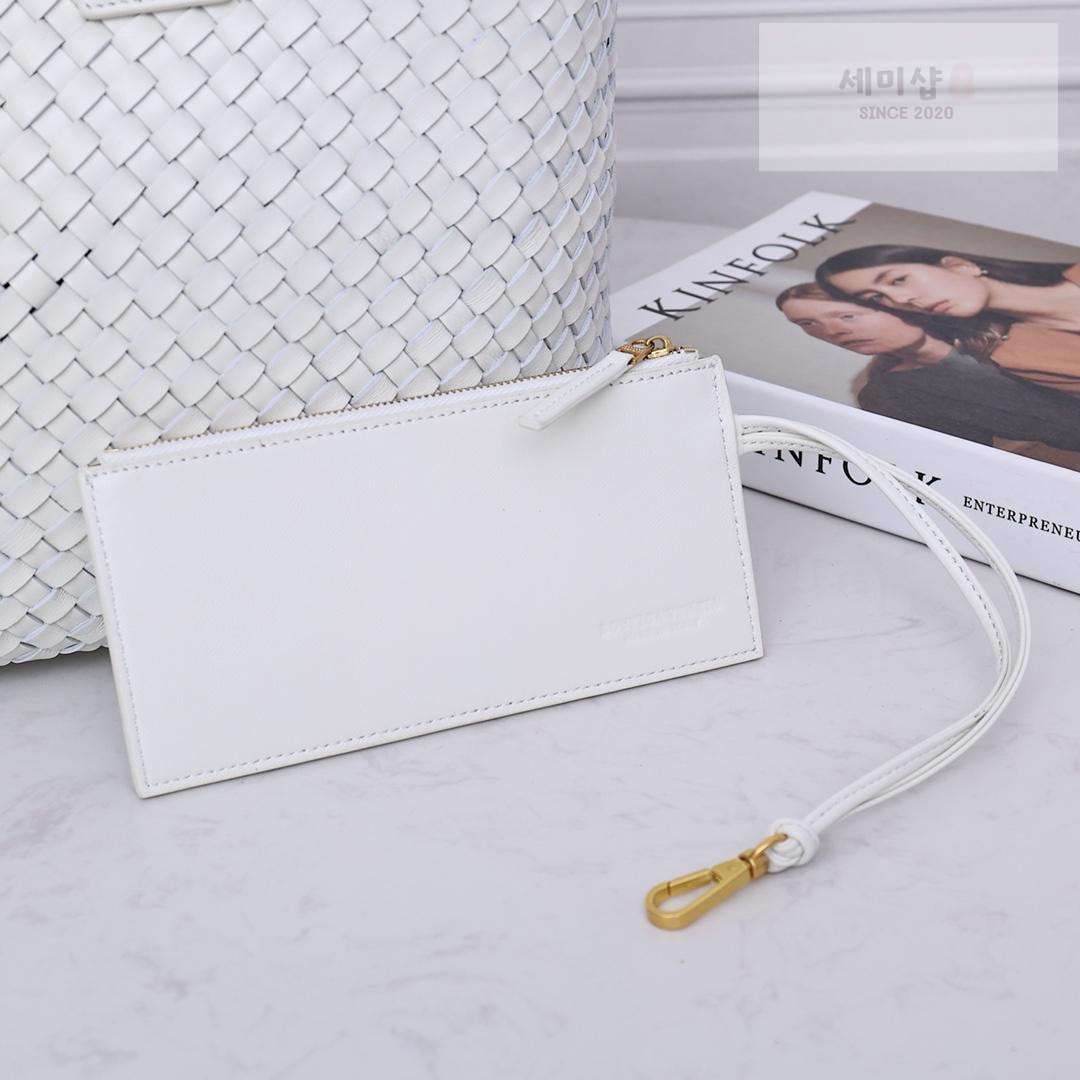Bottega Veneta Bottega Veneta Cava Medium Bag 15번 이미지