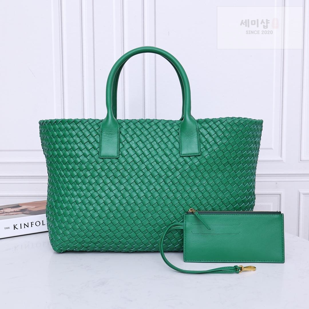 Bottega Veneta Bottega Veneta Cava Medium Bag 17번 이미지