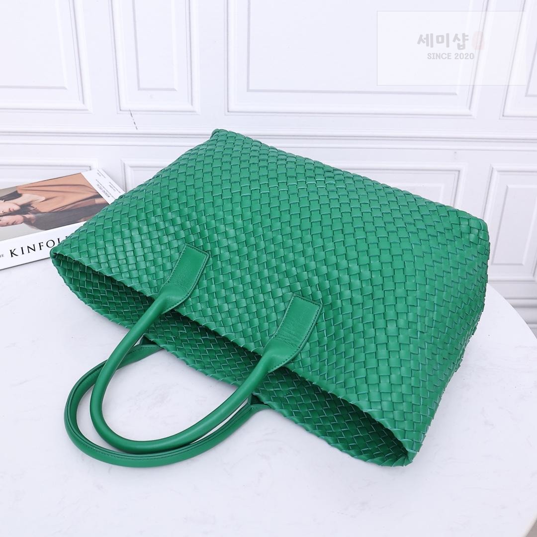 Bottega Veneta Bottega Veneta Cava Medium Bag 20번 이미지
