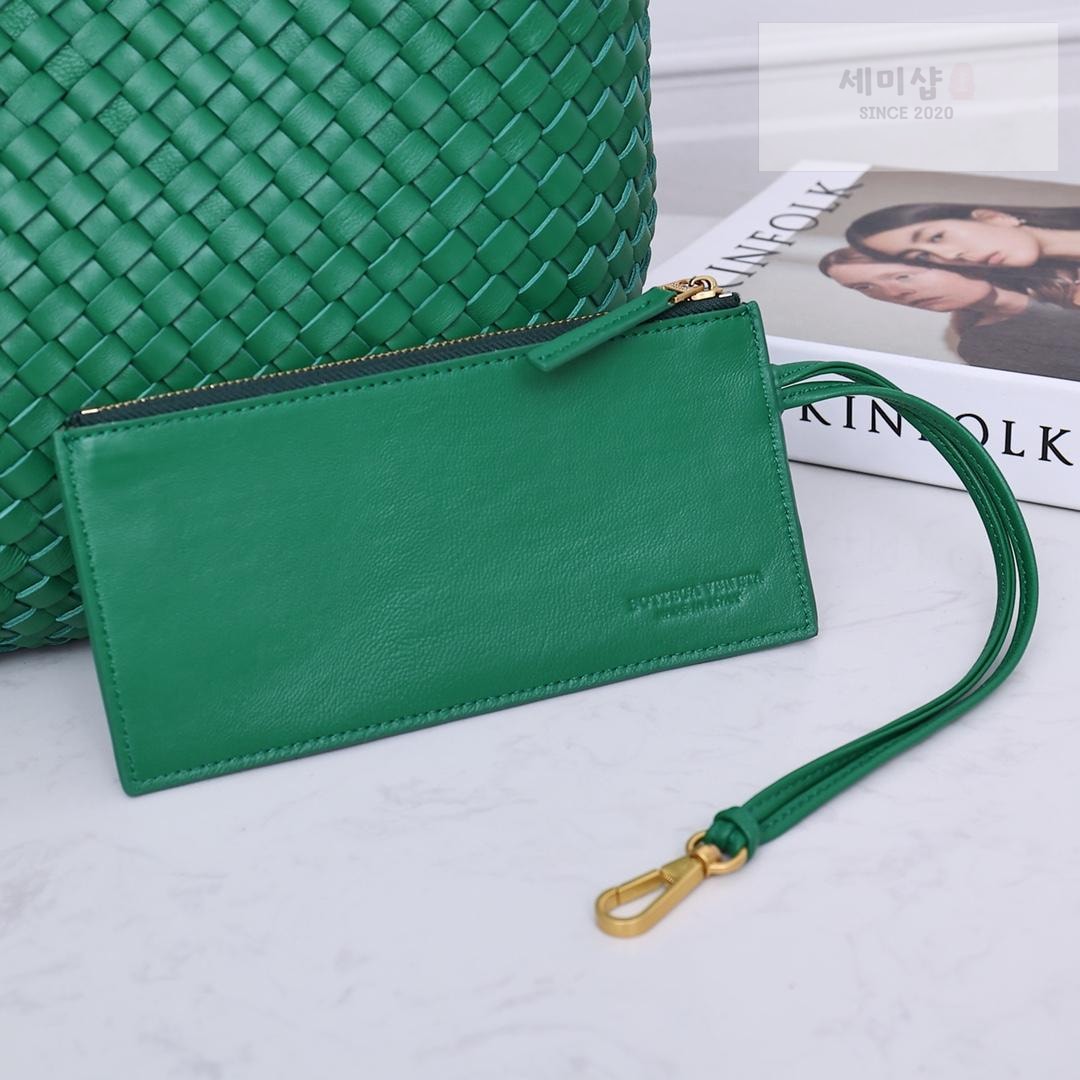 Bottega Veneta Bottega Veneta Cava Medium Bag 21번 이미지