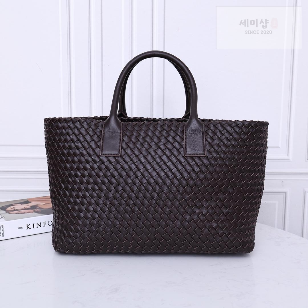 Bottega Veneta Bottega Veneta Cava Medium Bag 23번 이미지