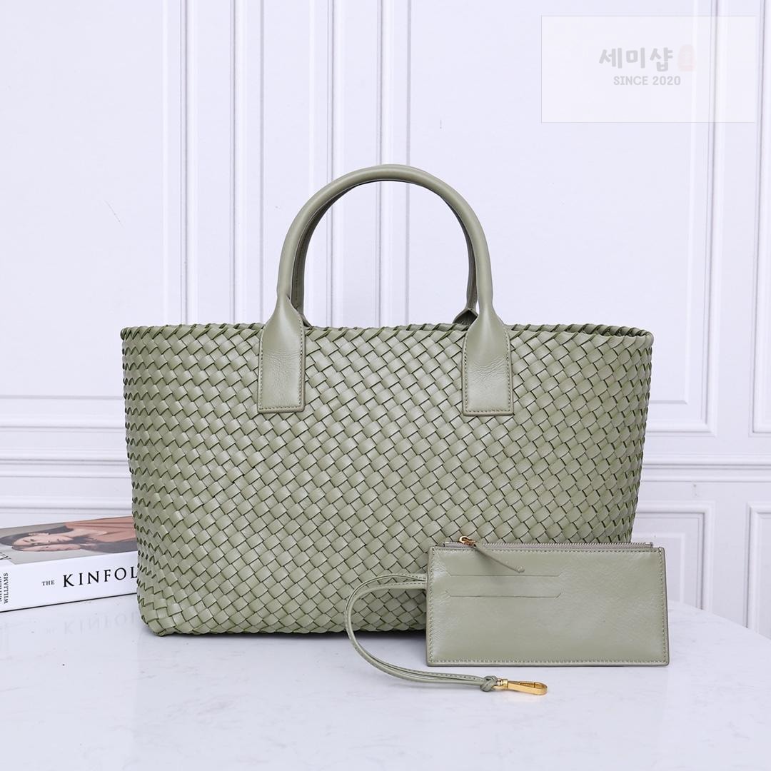 Bottega Veneta Bottega Veneta Cava Medium Bag 26번 이미지