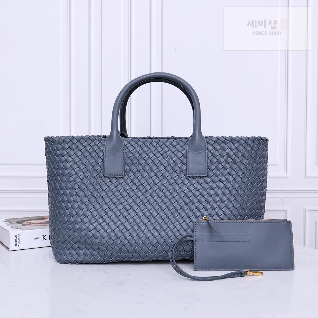 Bottega Veneta Bottega Veneta Cava Medium Bag 32번 이미지
