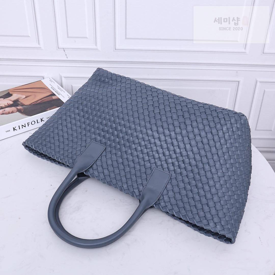 Bottega Veneta Bottega Veneta Cava Medium Bag 35번 이미지