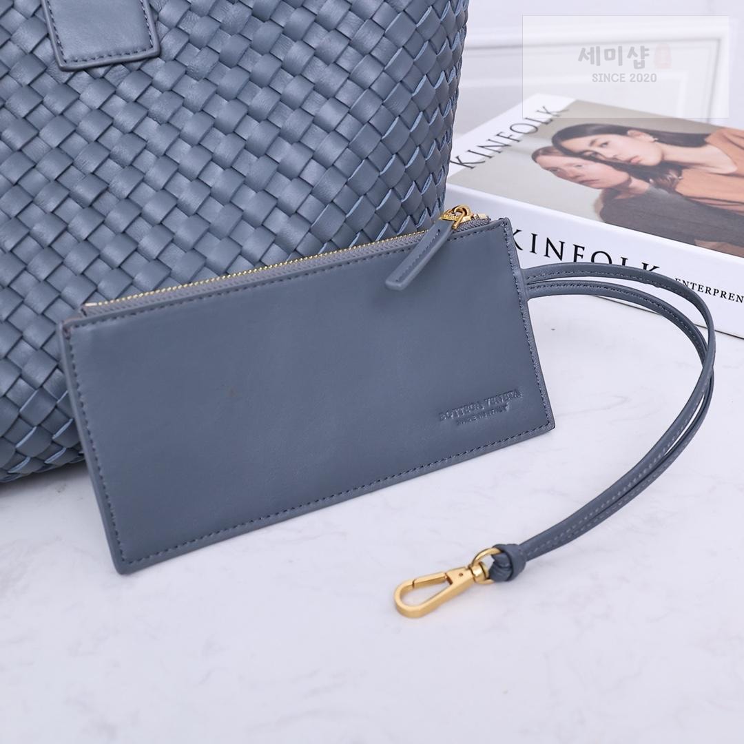 Bottega Veneta Bottega Veneta Cava Medium Bag 36번 이미지