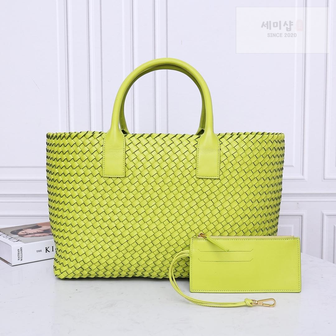 Bottega Veneta Bottega Veneta Cava Medium Bag 38번 이미지