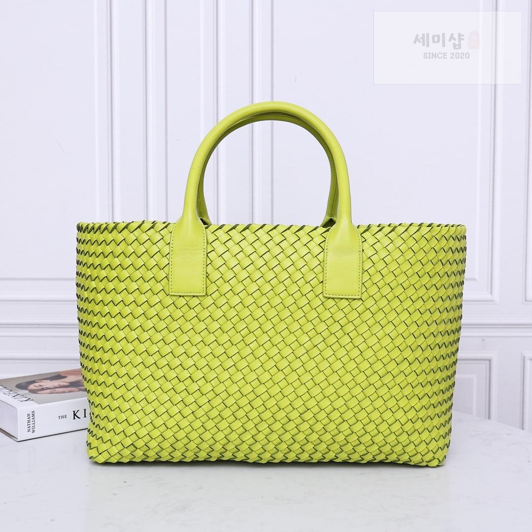Bottega Veneta Bottega Veneta Cava Medium Bag 39번 이미지