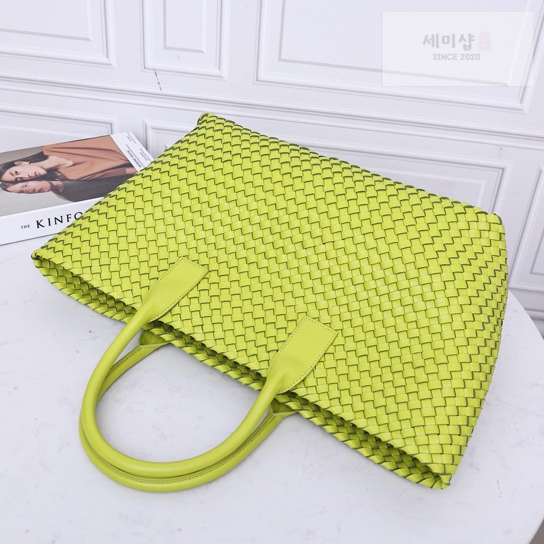 Bottega Veneta Bottega Veneta Cava Medium Bag 41번 이미지