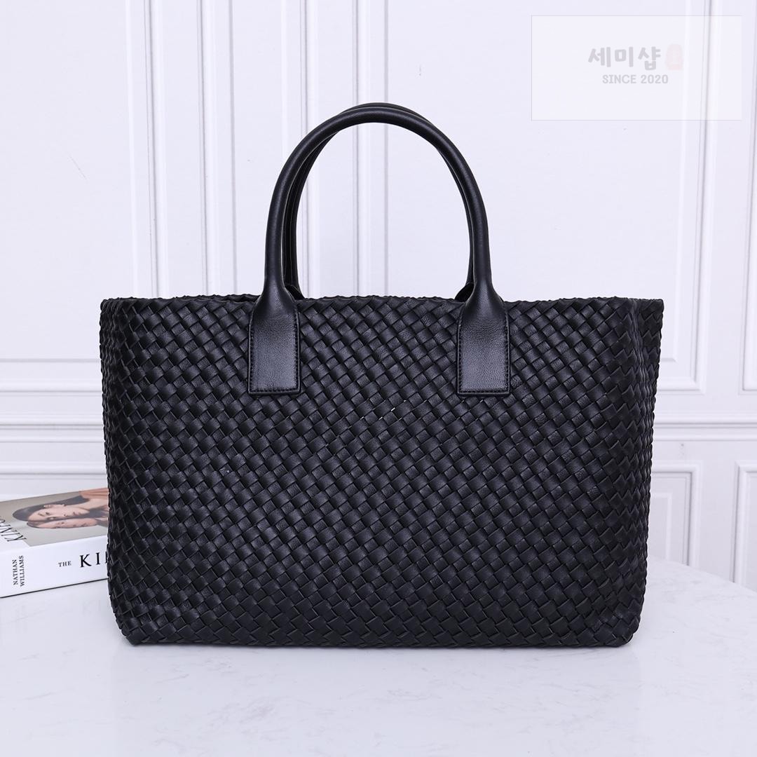 Bottega Veneta Bottega Veneta Cava Medium Bag 47번 이미지