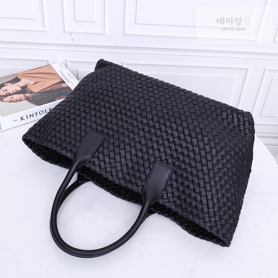 Bottega Veneta Bottega Veneta Cava Medium Bag 49번 이미지