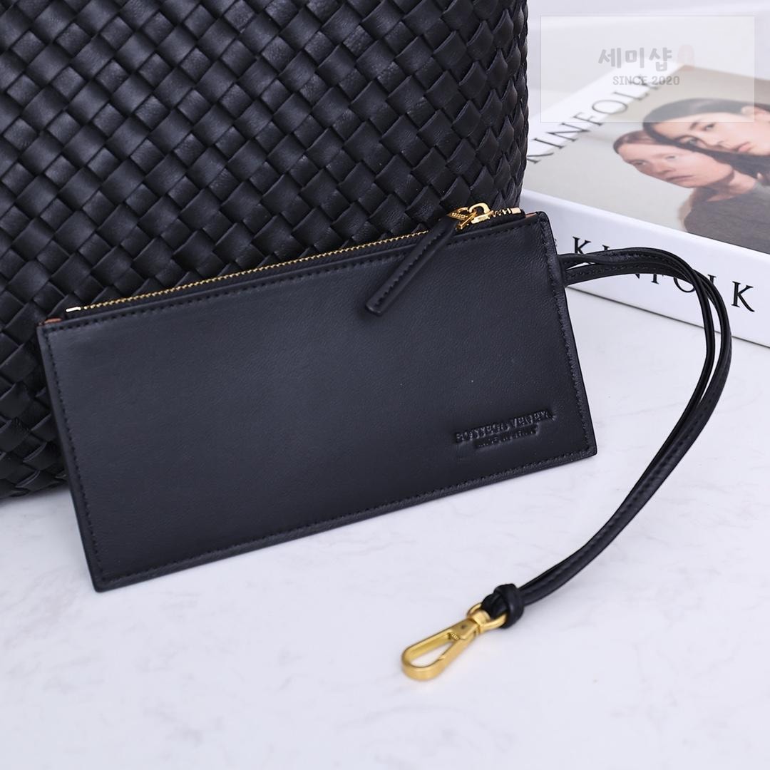 Bottega Veneta Bottega Veneta Cava Medium Bag 50번 이미지