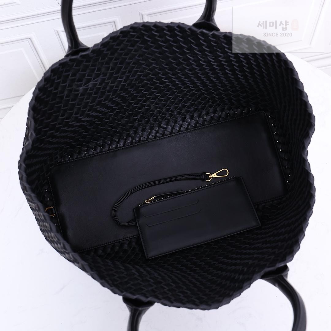 Bottega Veneta Bottega Veneta Cava Medium Bag 51번 이미지