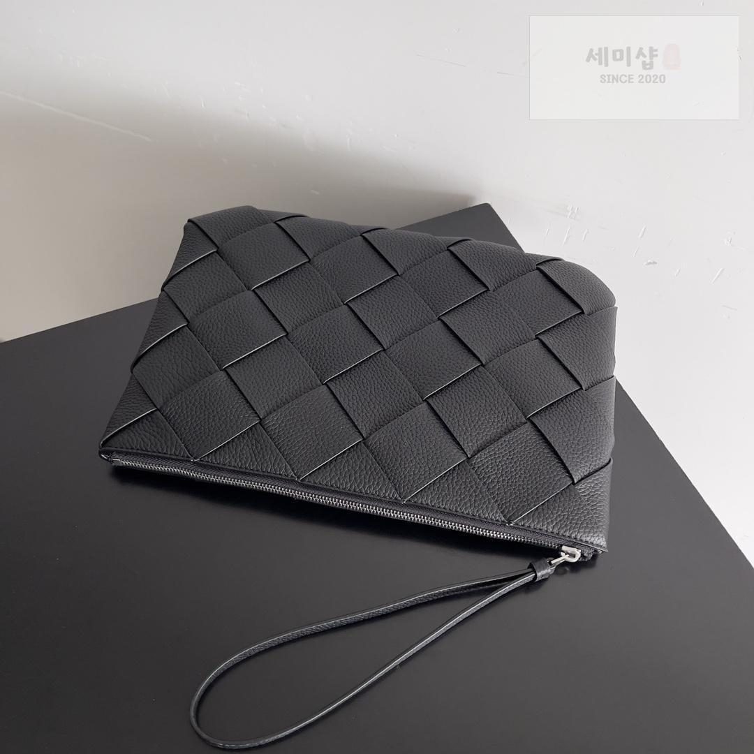 Bottega Veneta Bottega Veneta Diago Pouch Bag 2번 이미지