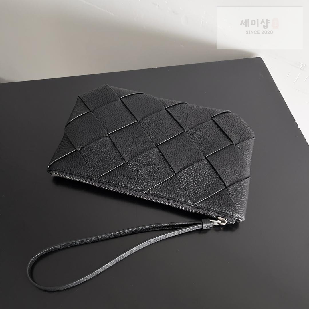 Bottega Veneta Bottega Veneta Diago Pouch Bag 5번 이미지