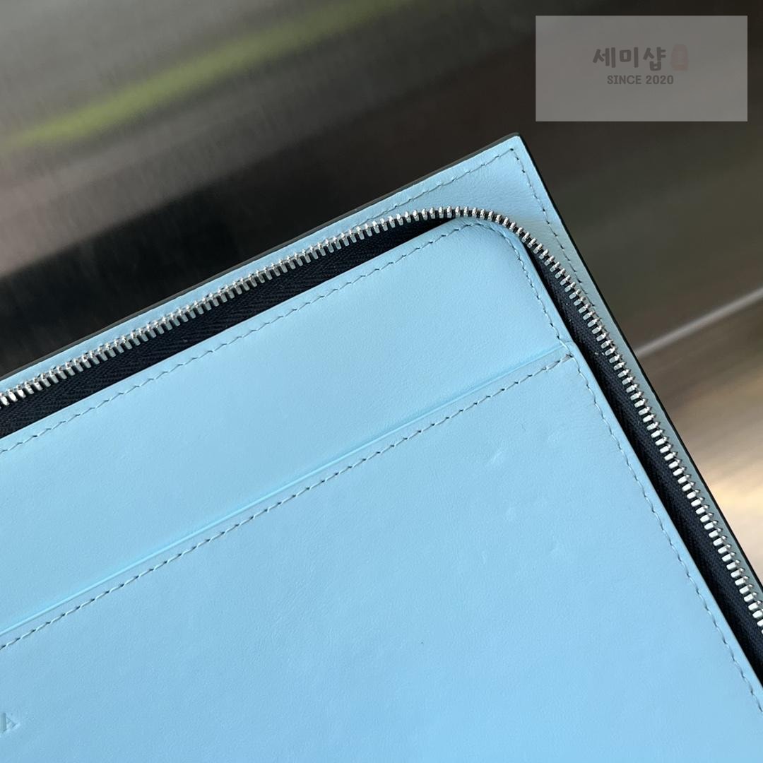 Bottega Veneta Bottega Veneta Intrecciato Half Zip Pouch Bag 40번 이미지