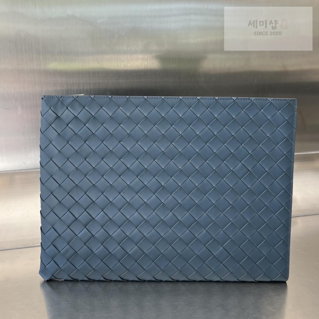 Bottega Veneta Bottega Veneta Intrecciato Half Zip Pouch Bag 28번 이미지