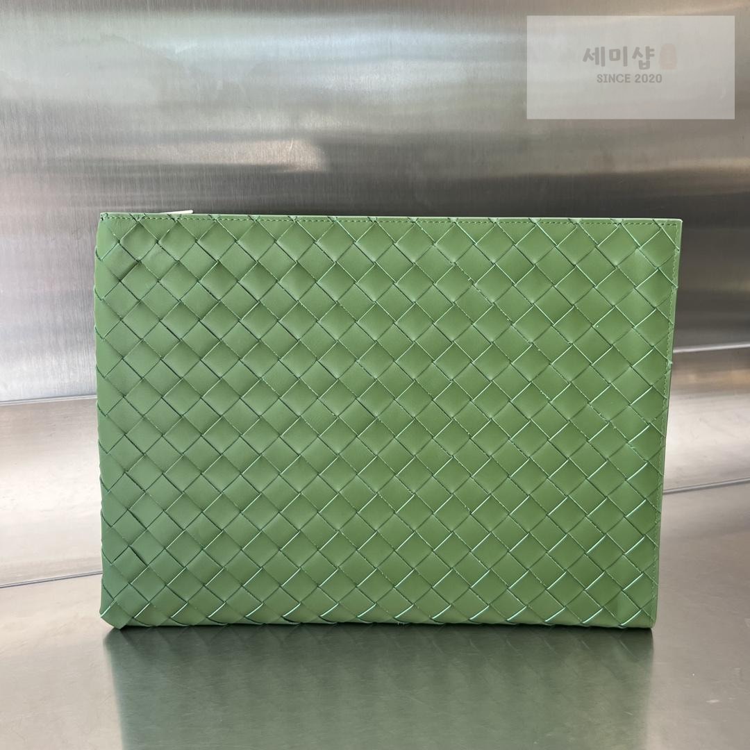 Bottega Veneta Bottega Veneta Intrecciato Half Zip Pouch Bag 41번 이미지