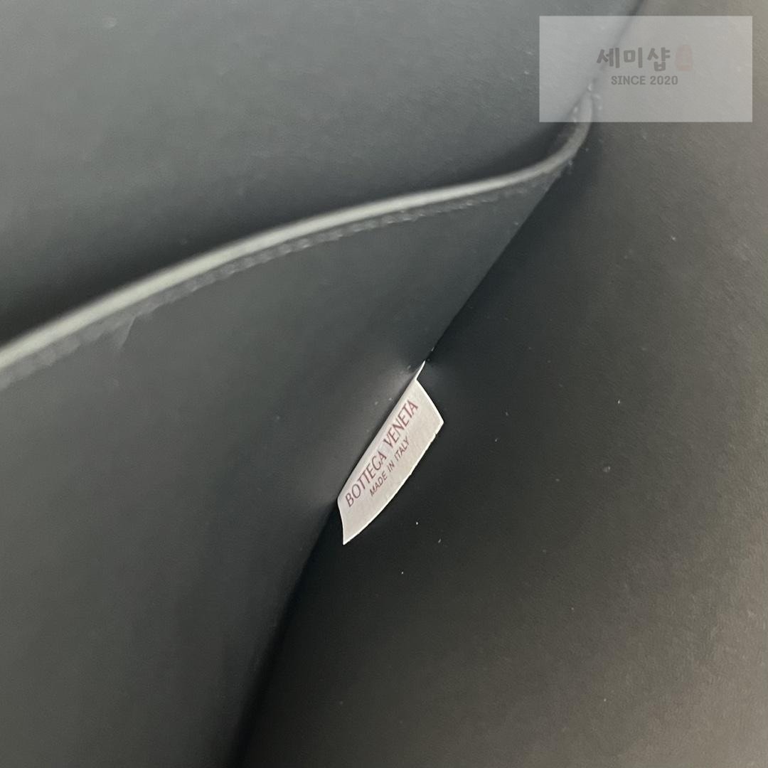 Bottega Veneta Bottega Veneta Intrecciato Half Zip Pouch Bag 33번 이미지