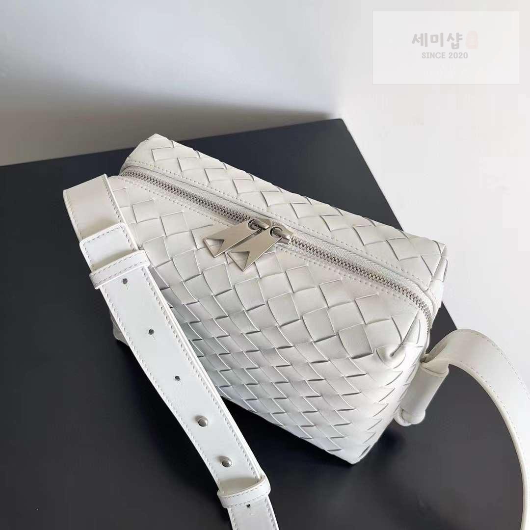 Bottega Veneta Bottega Veneta Intrecciato Loop Camera Bag 4번 이미지