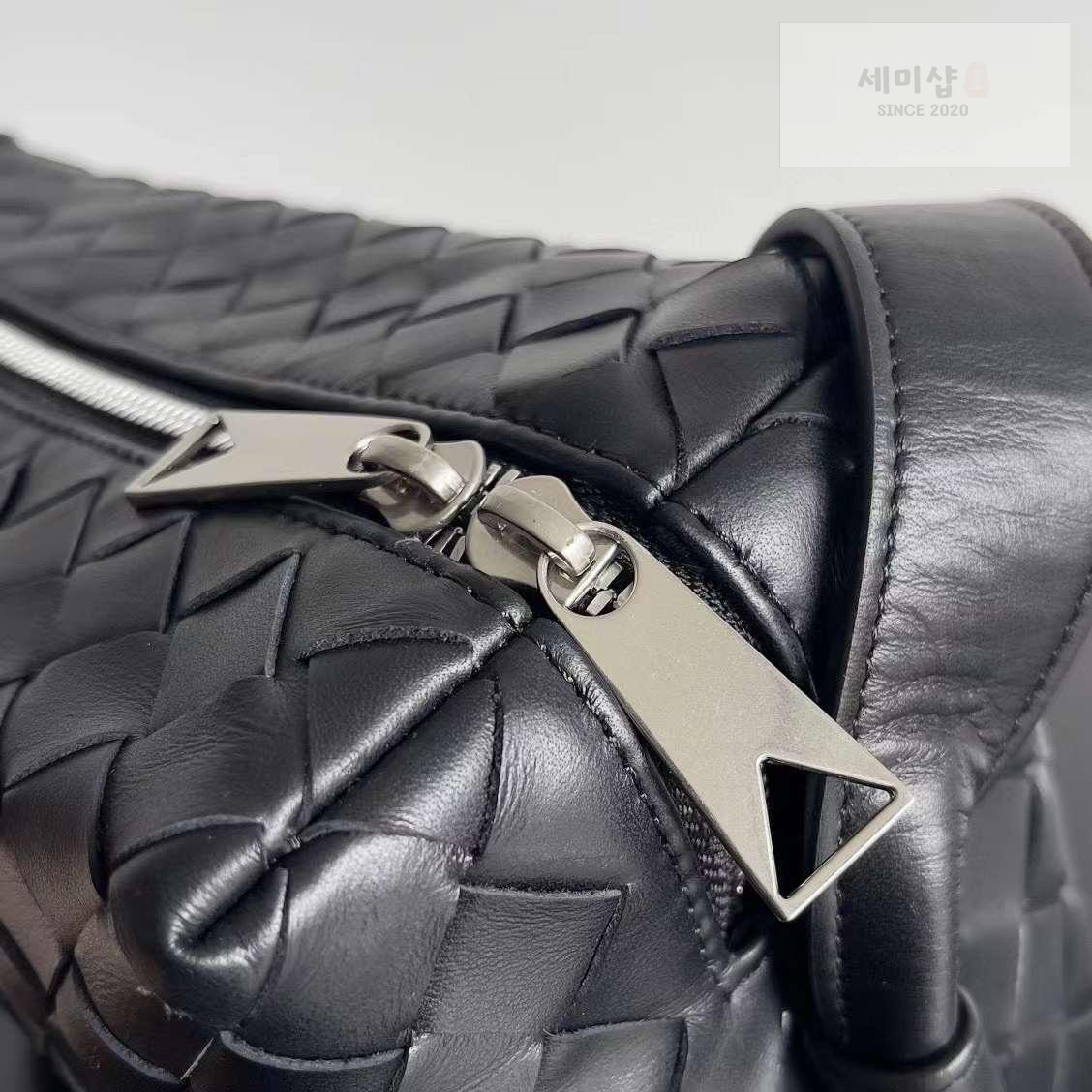 Bottega Veneta Bottega Veneta Intrecciato Loop Camera Bag 13번 이미지